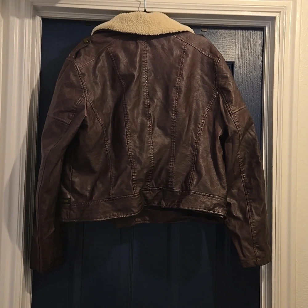 Xl Faux Leather jacket with removable sherpa collar - Picture 4 of 6